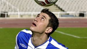 A fugit de caniculă tocmai în...! :) IATĂ‚ unde va evolua Claudiu Răducanu!** Ce scriu străinii despre el