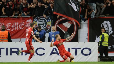 FOTO | Candidatul PNL la Primăria Sector 2 a avut bilet VIP în galeria lui Dinamo la finala Cupei României. Liderii peluzei au interes direct la Piața Obor
