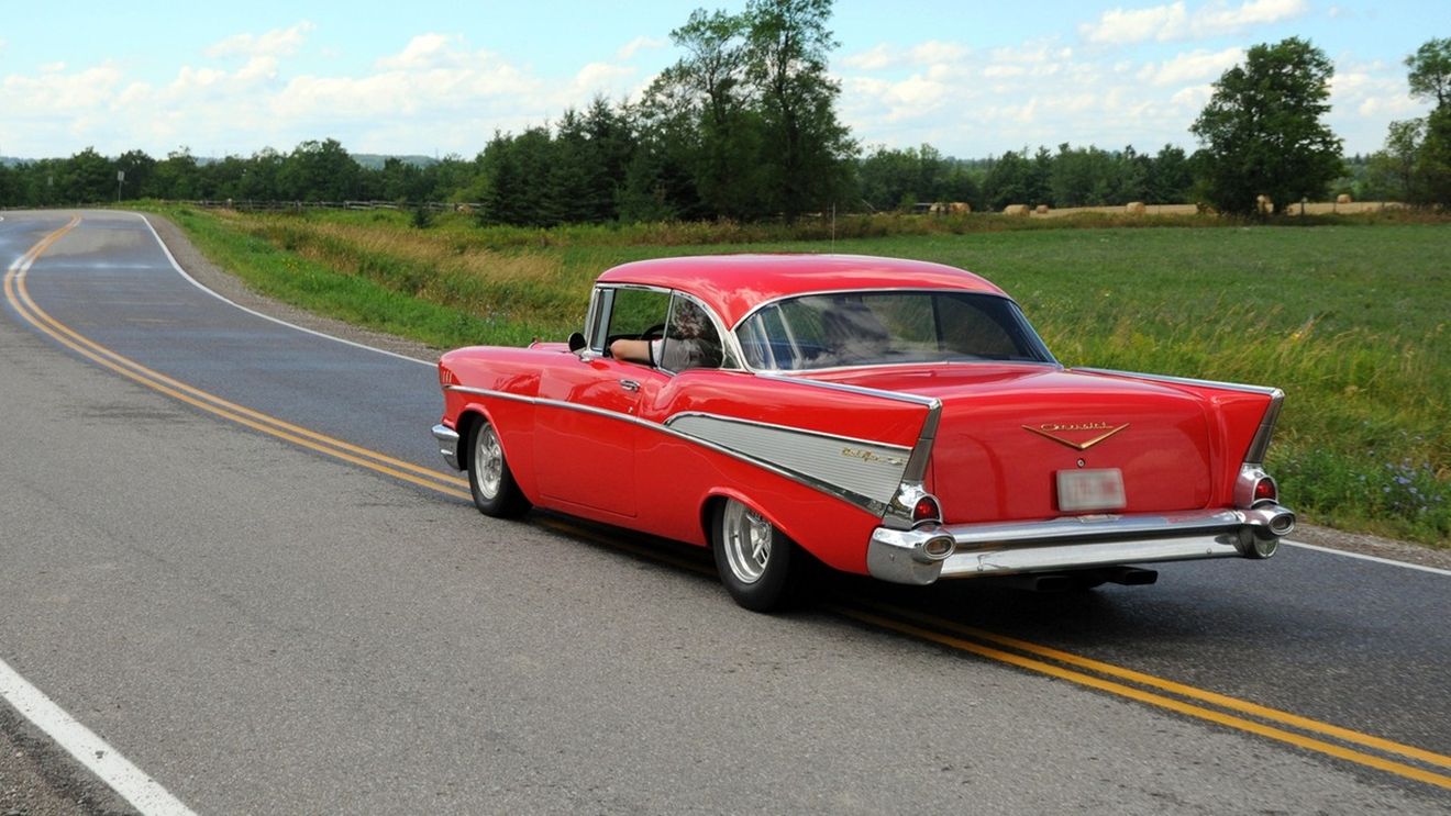 Nadia Comăneci, dată pe spate de un Chevrolet din 1957: „Cineva iubeşte maşinile de epocă”