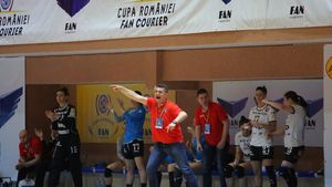 INTERVIU cu antrenorul numărul 1 în România în 2019 despre bătălia la vârf SCM Rm. Vâlcea vs CSM București, dar și despre echipa națională. „Ce am fi spus dacă nu era nici Cristina Neagu?”