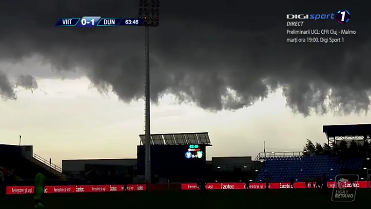 Meciul Viitorul - Dunărea Călărași a fost întrerupt! GALERIE FOTO | Nocturna a picat după o furtună teribilă și arbitrul i-a trimis pe jucători la vestiare