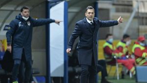 Mirel Rădoi, desființat de Bogdan Stelea și Anghel Iordănescu. „Păi, ce facem? Sunt foarte multe greșeli!!” Selecționerul e comparat cu Daum
