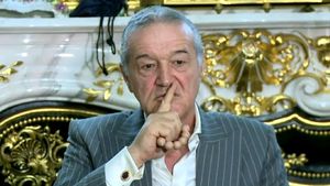 Gigi Becali o ține pe Dinamo la respect și explică de ce rivala de moarte a celor de la FCSB nu se poate simți trădată după transferul lui Dorin Rotariu, care a devenit al 20-lea fotbalist care alege tricoul roș-albastru: „La asta se gândesc ei acum” | VIDEO EXCLUSIV ProSport LIVE