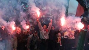 Două derby-uri de tradiție riscă să se joace fără suporteri!** Motivul pentru care fanii "câinilor" vor să ia o decizie ISTORICĂ‚ și să renunțe la duelul cu Steaua!