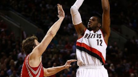 Aldridge l-a învins pe Howard! Trail Blazers își continuă parcursul excelent