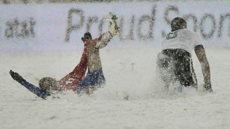 S-au plâns că au jucat în condiții "preistorice", dar FIFA este de altă părere.** Răspunsul dat de forul lui Blatter pentru această imagine