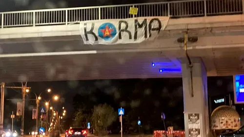 Ultrașii Stelei au sărbătorit retrogradarea celor de la Dinamo cu artificii și cu bannere ironice! „10 mai - își dau foc singuri. 29 mai - retrogradează. Nu e luna lor