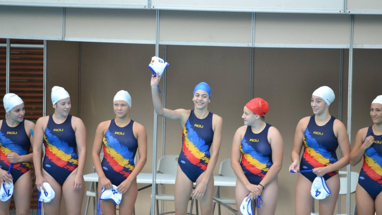 FOTO | Antrenată de Vlad Hagiu, naționala feminină de polo a învins Bulgaria la turneul "Black Sea Cup"