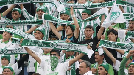 EXCLUSIV | Fanatismul azerilor, în câteva cuvinte: "Nu mai țineau cont de benzi, mergeau pe contrasens". Un fost fundaș de la Steaua și Poli Timișoara a rămas cu imagini puternice în minte 