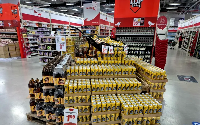 (P) Nu e derby, dar e sărbătoare: de 1 Mai, berea Frățică, disponibilă exclusiv în magazinele Auchan, face spectacol la grătar