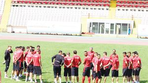 33 de fotbaliști la 33 de grade! "Câinii" s-au reunit, dar s-au și despărțit de câțiva jucători vechi