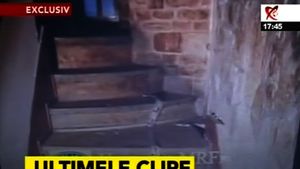 VIDEO / Imagini filmate la locul crimei după sosirea Poliției