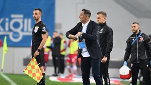 Mirel Rădoi îi cere transferuri lui Mihai Rotaru și o glorie a Craiovei intervine: „Când te duci la un patron din ăsta care zice că e în primii 2-3 din țară, tu îți pui problema asta?”