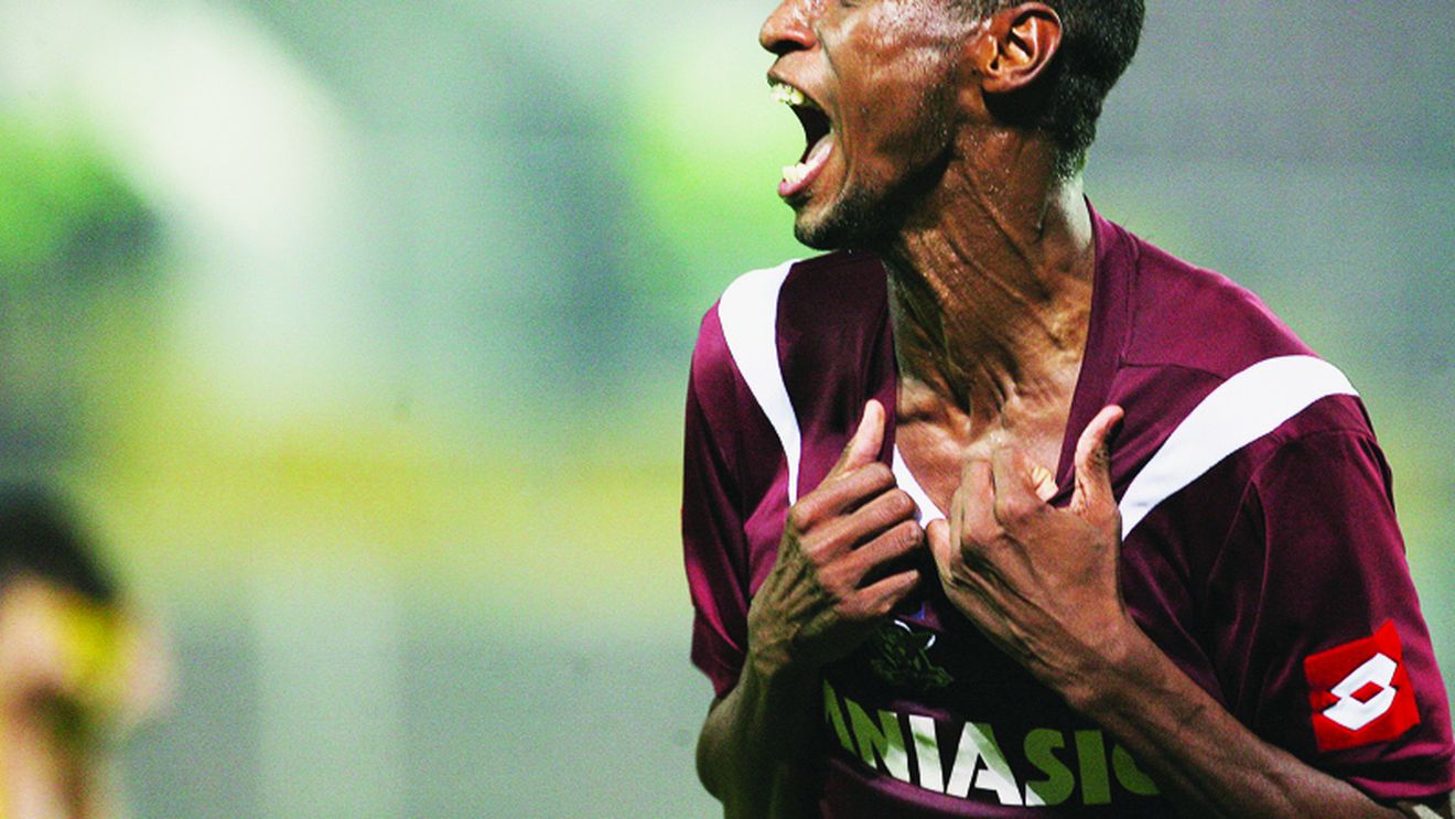 Cesinha e supărat că nu joacă!