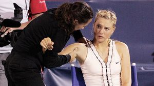 Șarapova a revenit după 7 luni, dar a pierdut în primul tur!