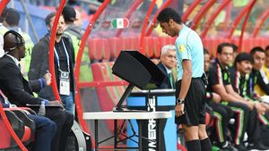 EXCLUSIV | O nouă voce importantă din fotbalul românesc solicită introducerea VAR-ului în Liga 1: "De mâine dacă s-ar putea! Nu avem nevoie de greșeli"