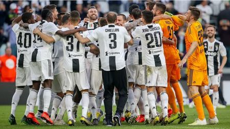 Juventus, campioană în Serie A pentru a opta oară consecutiv! VIDEO | Ronaldo & Co. au deschis șampania la vestiare