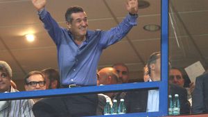 Becali se compară cu Ceaușescu! "Nici pe el nu-l iubeau fanii, dar încurajau echipa!"