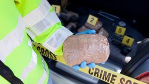 Fotbalistul, arestat pentru că făcea parte dintr-o rețea de trafic de droguri. Polițiștii au găsit 3.500 de doze, în valoare de 250.000 de euro