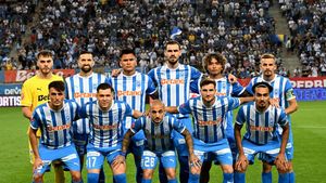 Fanii Universităţii Craiova pot alege tricourile în care Mitriţă & compania vor evolua în sezonul viitor. Care sunt variantele