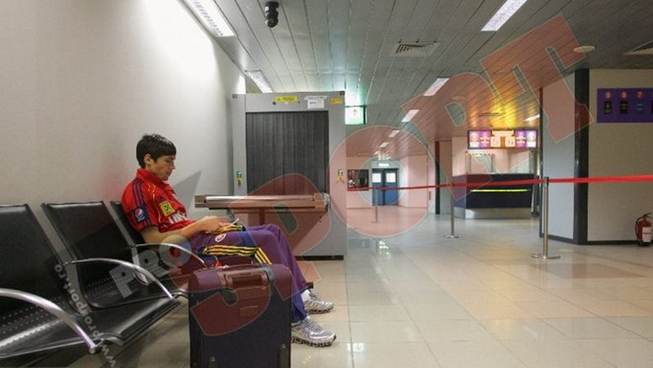 Avionul naționalei a avut o întârziere de 70 de minute!** Vezi care a fost motivul!