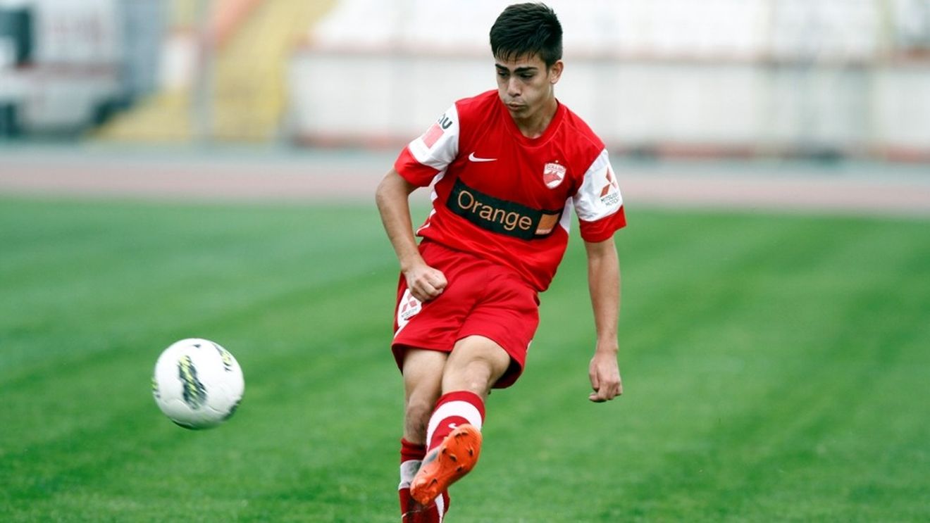 A început fotbalul la Steaua, iar acum joacă la Dinamo!** "Am venit aici să fac performanță!"