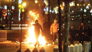 Lași sau eroi?** Implicarea violentă a unor membri ai galeriilor de fotbal a dat naștere unei polemici vehemente