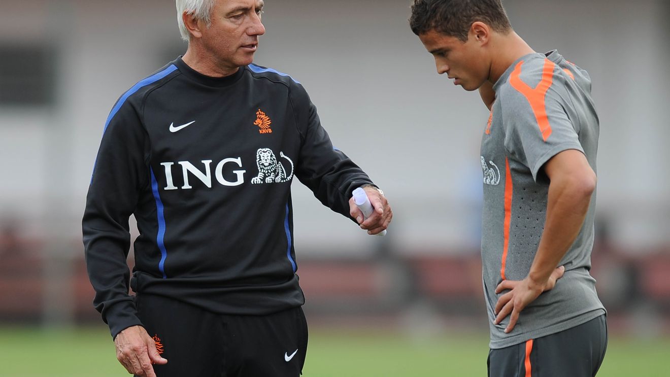 Presa olandeză susține că Bert van Marwijk - antrenorul care a dus "Portocala Mecanică" în finala CM 2010 - este aproape de a prelua naționala României: "Iau asta în considerare"