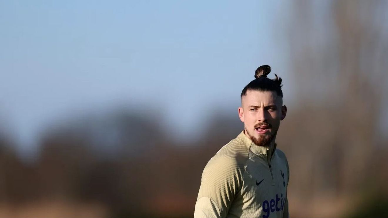 Nicio zi fără o veste nu tocmai grozavă pentru Radu Drăgușin. Englezii anunță că Tottenham e favorită să îl transfere pe apărătorul descris ca fiind mai bun chiar decât internaționalul român