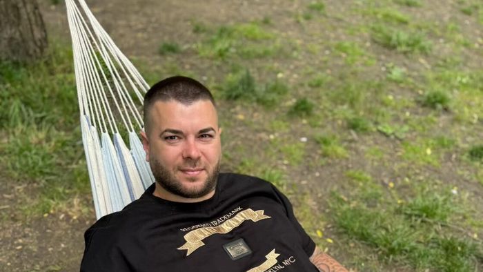 Românul considerat un Casanova în țară a mers la Milano pe un salariu mai mic decât al magazinerului, apoi a ajuns în Irak: „Catastrofă totală!”