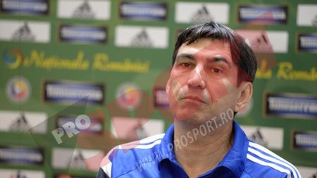 Pițurcă e încrezător: "Sper să avem prestații bune și rezultate ca atare". Selecționerul a identificat noul "număr 10" al României