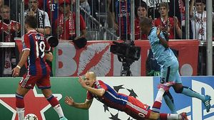 S-au săturat de simulările lui Robben. Graham Poll propune ca olandezul să fie suspendat dacă mai încearcă să trișeze