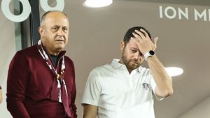 Demiterea lui Marius Şumudică de la Rapid duce acțiunile lui Victor Angelescu în posesia lui Dan Şucu! Le-a pus gaj pentru antrenor