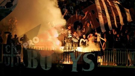 "Șepcile roșii" s-au înfrățit cu "câinii": **"Ce băieți mișto: 'U' și Dinamo!"