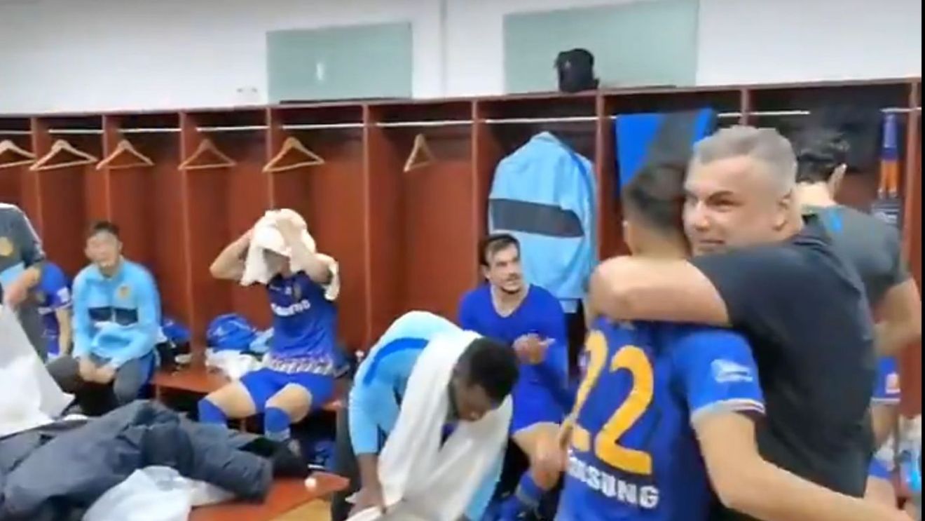 Cosmin Olăroiu s-a calificat în finala campionatului din China cu Jiangsu Suning! Cum a sărbătorit în vesiar alături de jucători | VIDEO