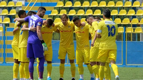 Și la cel mai bogat club din Liga 2 se iau măsuri financiare. Petrolul a anunțat scăderi salariale la jumătate, iar câțiva dintre angajați intră în șomaj tehnic. Comunicatul clubului