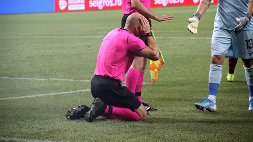 Atât s-a putut! FOTO | Ce banner au afișat suporterii Craiovei aflați în afara stadionului, în timpul partidei cu AEK Atena