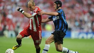 "Sunt o duzină de echipe care ar vrea să-l transfere pe Chivu!** Nu am discutat nimic cu Bayern, e prematur!