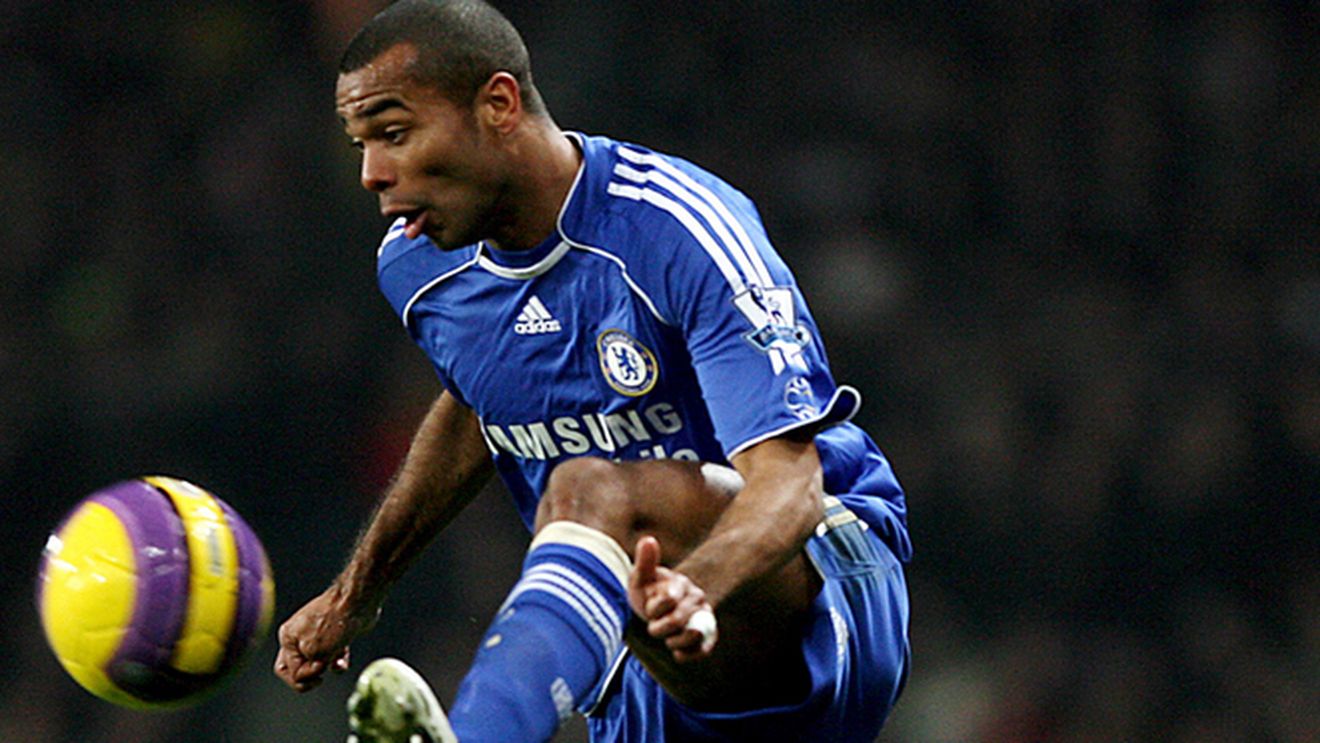 Ashley Cole, amendat de Chelsea cu 180.000 â‚¬!