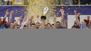 EXCLUSIV | Situație incredibilă la Dinamo: "Jucătorii s-au schimbat la lumina telefoanelor, n-am avut apă caldă!" Detalii din interiorul clubului: "Nu s-a mai făcut ședință tehnică pentru că nu aveai cum"