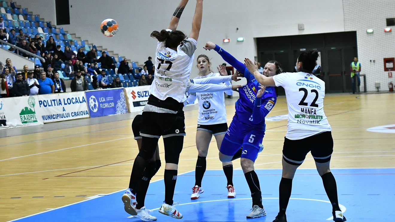 CSM București a trecut cu brio marele test din Bănie și rămâne la trei puncte în spatele liderului SCM Rm. Vâlcea