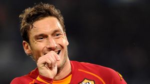 Totti s-a accidentat și va lipsi o lună de pe gazon