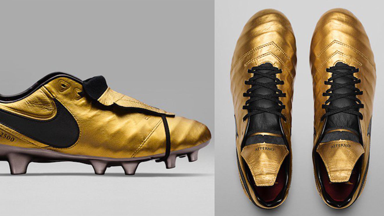 Ghete în ediție limitată lansate de Nike în cinstea atacantului care a marcat fotbalul timp de 25 de ani! SUPER FOTO De ce au fost produse doar 2500 de perechi