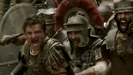 COIFUL purtat de Russell Crowe în filmul Gladiatorul, scos la licitație la un preț colosal. Îți poți cumpăra 3 apartamente în București cu acei bani