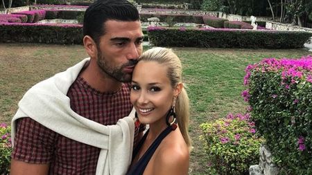 S-a oprit din antrenament când a văzut poza! FOTO | Iubita unui fost coleg al lui Gardoș a "blocat" internetul