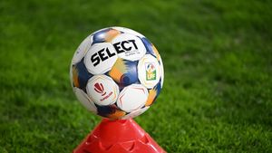 Situație bizară în Superliga: vineri începe campionatul, două formații au interdicție la transferuri