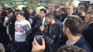 Khabib s-a întors acasă! Fanii au umplut stadionul pentru a-l vedea pe eroul din Dagestan care l-a răpus pe Conor McGregor: "M-am rugat la Allah să mă lase singur în cușcă cu acest clovn!" | VIDEO