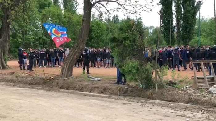 Peluza Sud a făcut atmosferă la meciul de baraj dintre Mostiștea Ulmu și CSA Steaua! Cum i-au încurajat suporterii pe elevii lui Daniel Oprița | FOTO & VIDEO