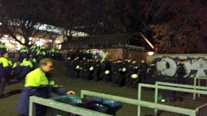 Amicalul Germania - Olanda a fost anulat. DECLARAȚII OFICIALE: "Nu știm dacă echipa Germaniei a fost ținta". Ministrul de interne german anunță că nu a fost găsit explozibil și nu există arestări. Merkel ar fi trebuit să asiste la meci