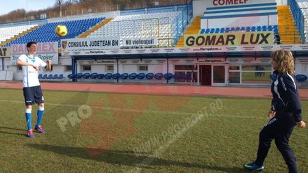 Pase cu mama. Un jucător de la Gloria Bistrița fură meserie de la mama sa: "De la ea am talentul"